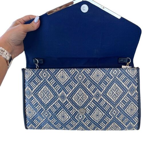 Poppie Jones Clutch/Crossbody Bag - Picture 2 of 4